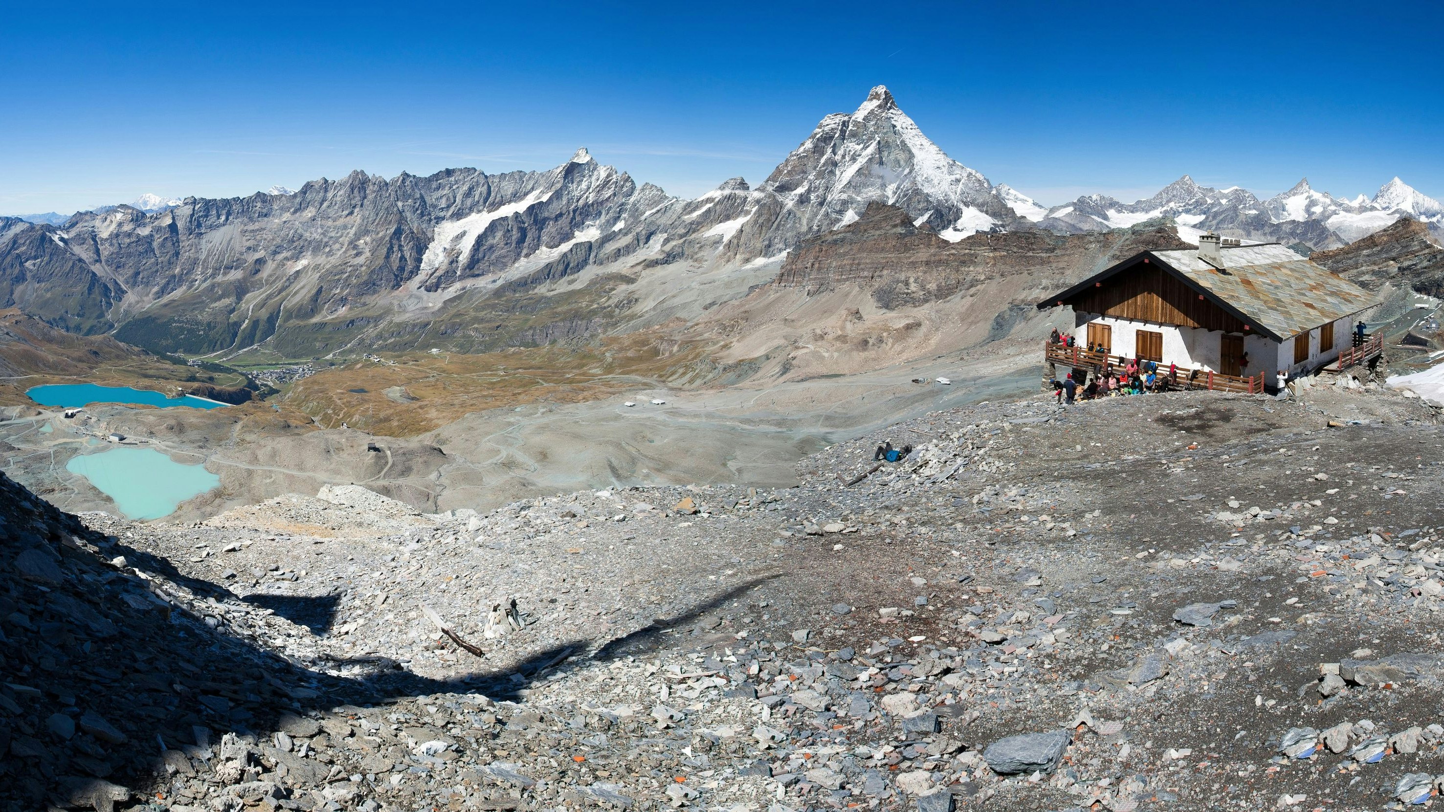Blick vom Plateau Rosa (circa 3.500m) auf das Matterhorn. Wegen des Klimawandels muss hier die italienisch-schweizerische Grenze neue gezogen werden.